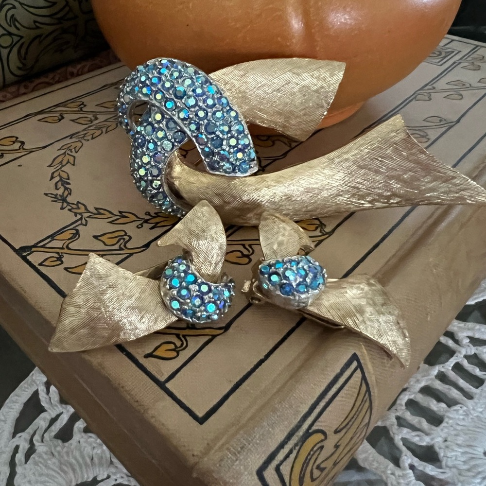 60’s Mod Brooch and Earring Set; Very Chic!